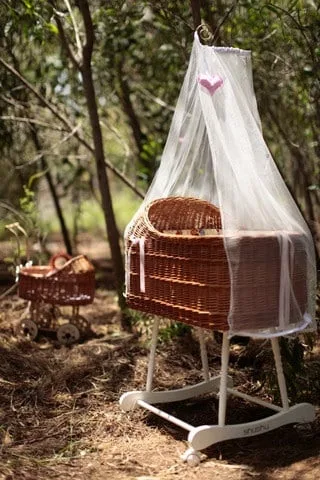 עריסה מעובצת תינוק