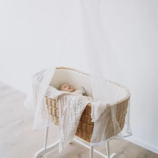 עריסת ראטן עבודת יד לתינוק דגם אלבה בהירה shushu