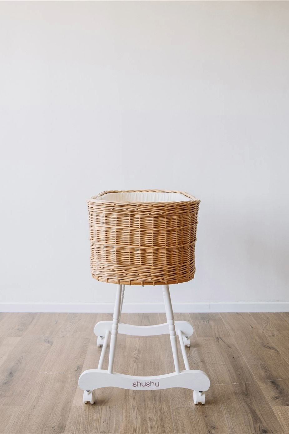 עריסה ניידת אלבה בהיר להשכרה