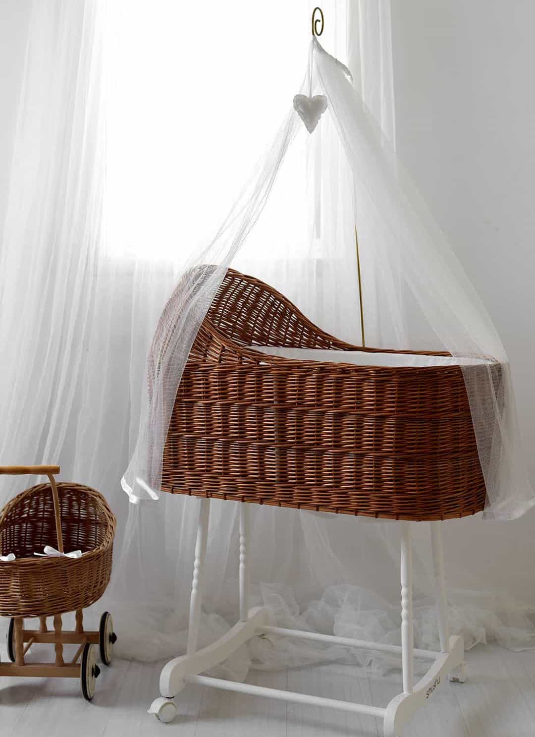 עריסה מיוחדת לתינוק להשכרה דגם פרג'ליס חום עם כילה