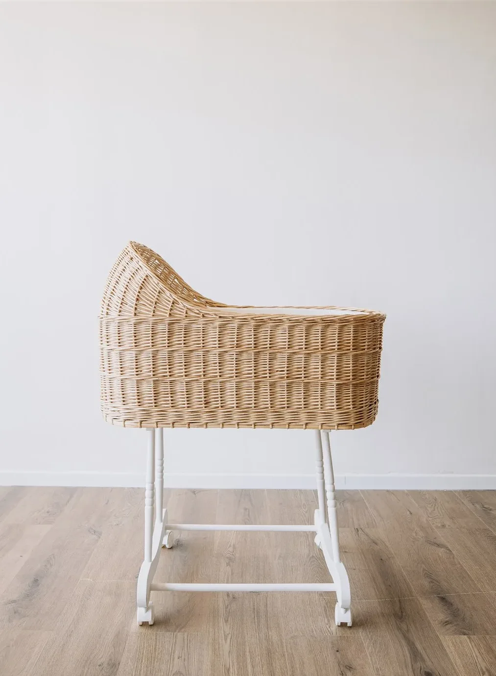 עריסת וינטג' אקולוגית לתינוק דגם פרג'ליס בהירה shushu