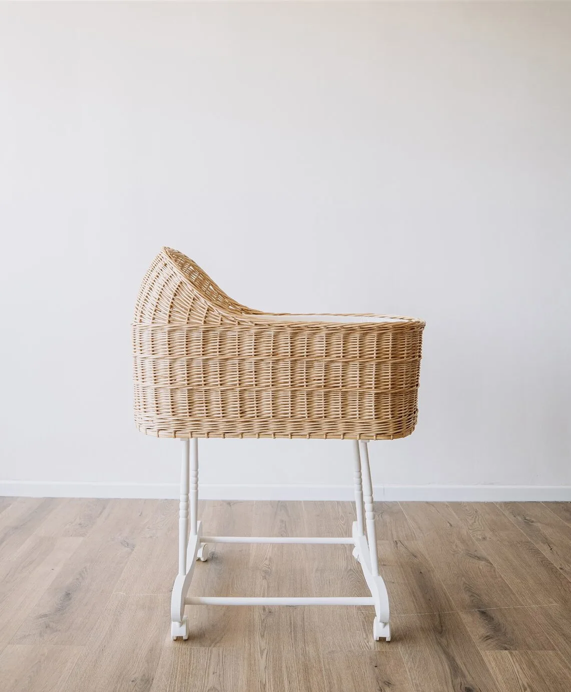 עריסת וינטג' אקולוגית לתינוק דגם פרג'ליס בהירה shushu