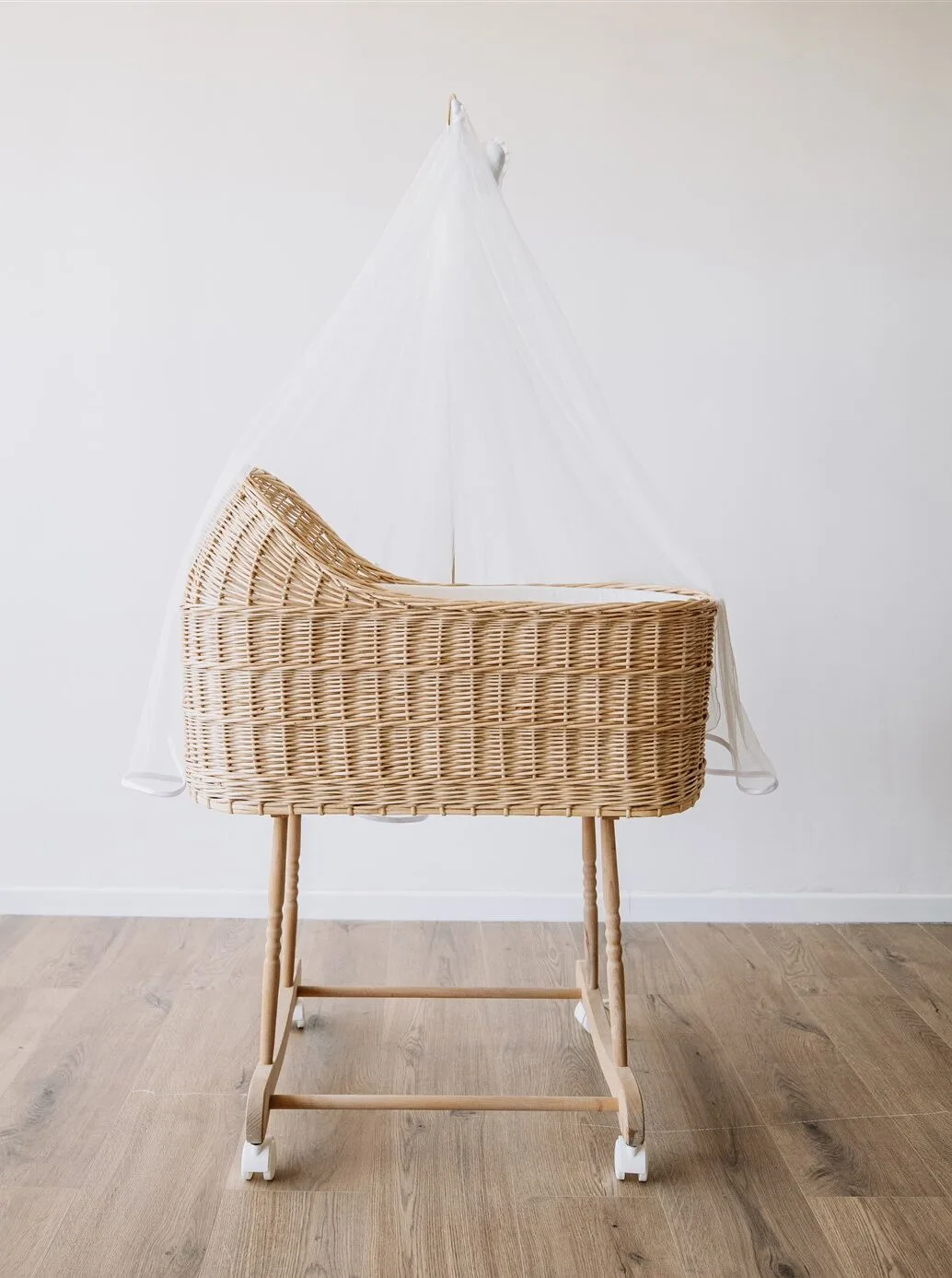 עריסת קש להשכרה בעיצוב בוהו שיק דגם פרג'ליס בהירה