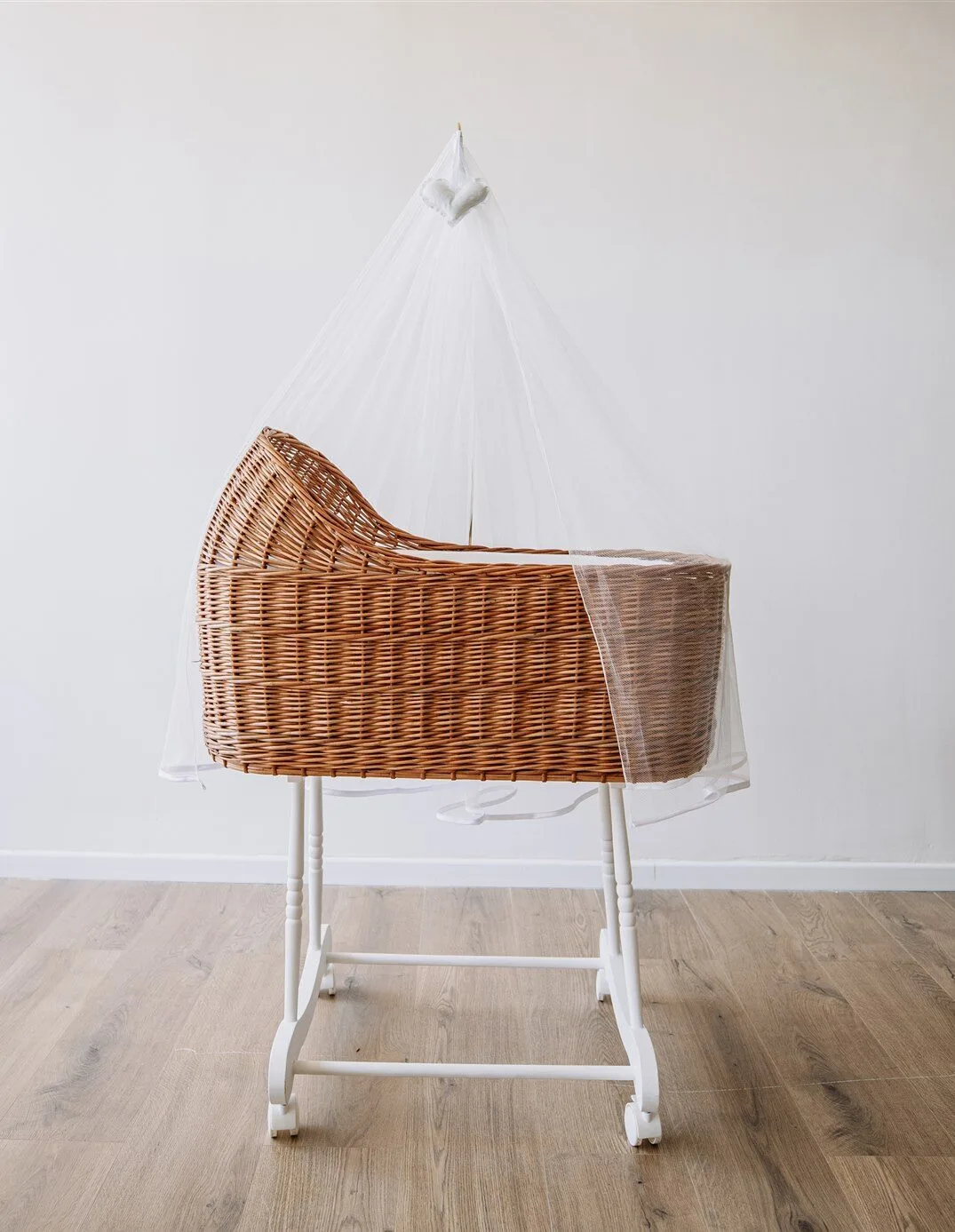 premium-round-rattan-bassinet-brown