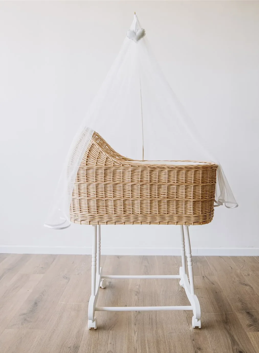 עריסת קש להשכרה בעיצוב בוהו שיק דגם פרג'ליס בהיר