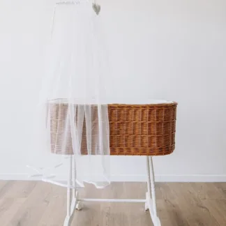 השכרת עריסה מעוצבת לתינוק דגם אלבה חום עם כילה